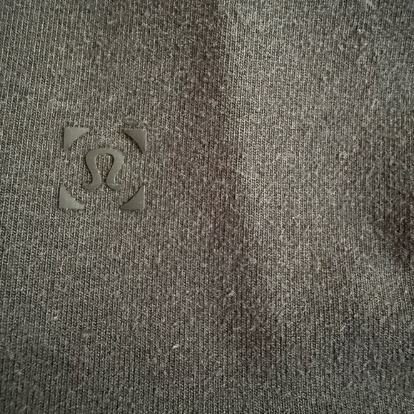 LULULEMON / NHL / VANCOUVER CANUCKS BLACK ATHLETIC FIT HOODIE WITH LOGO SIZE M - Picture 6 of 6